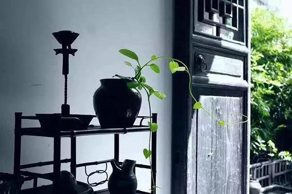 家里財(cái)運(yùn)只出不進(jìn)？跟客廳門窗風(fēng)水有大關(guān)系！